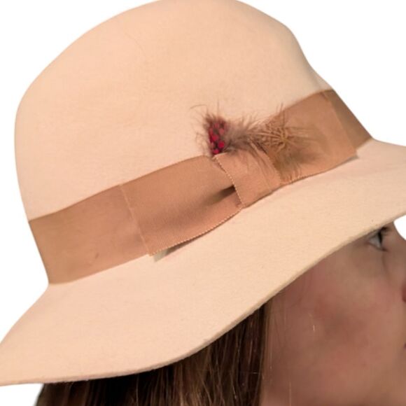Beltmar women's vintage cream hat with ribbon feather details flawed - Picture 1 of 10